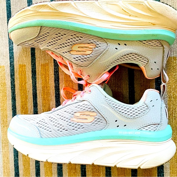 Skechers Deluxe Walkers shoes with memory foam women’s 7.5 - Picture 4 of 7